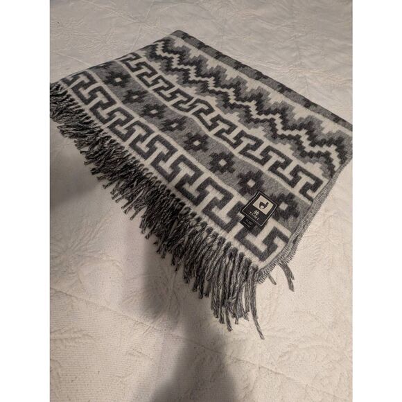 Tumi Alpaca Wool Blanket 51in‎ x62 in Gray Throw Southwestern Aztec Fringed Peru - Picture 1 of 6